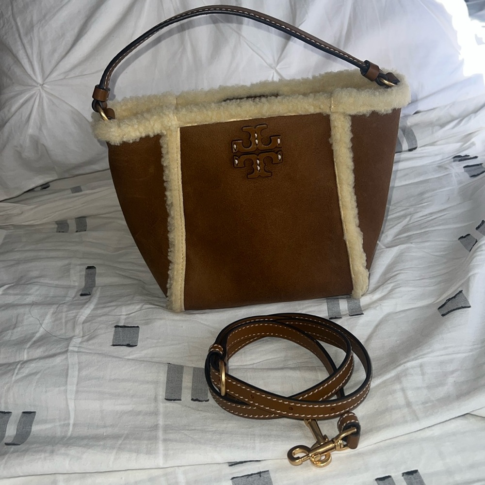 Tory Burch small genuine shearling bucket bag NeW🤎